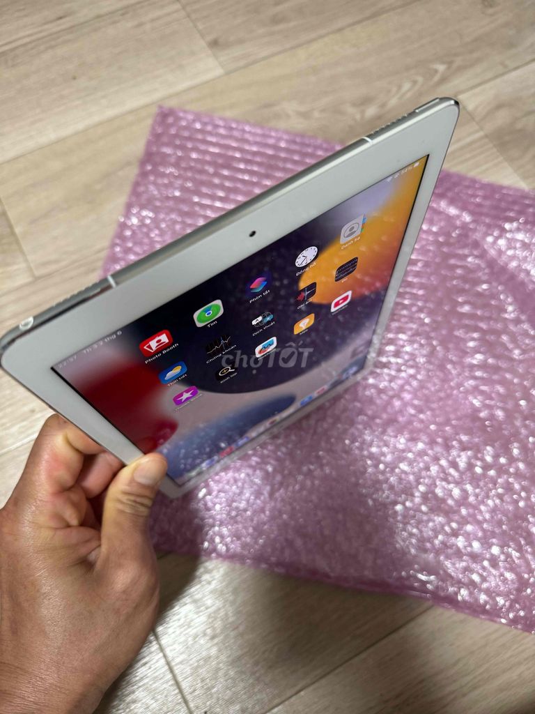 Apple iPad Pro 9.7 inch 32GB 4G A9X Nhật. Mua bán Máy tính bảng tại Thành phố Thủ Đức Tp Hồ Chí Minh được đăng bởi Dương Hoàng Anh hình 1