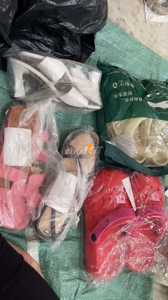 Xả thanh lý giầy dép mới giá rẻ. Mua bán Giày dép tại Quận 4 Tp Hồ Chí Minh được đăng bởi Lan hình 1