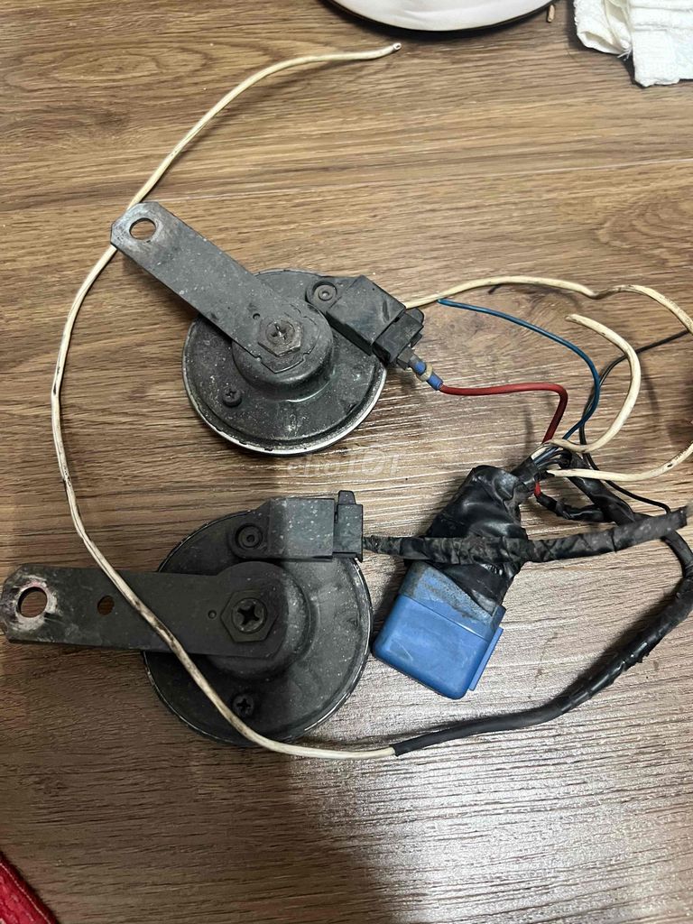 Cặp kèn Camry nhập zin theo xe. Mua bán Phụ tùng xe tại Quận 3 Tp Hồ Chí Minh được đăng bởi Không xài bán hình 3