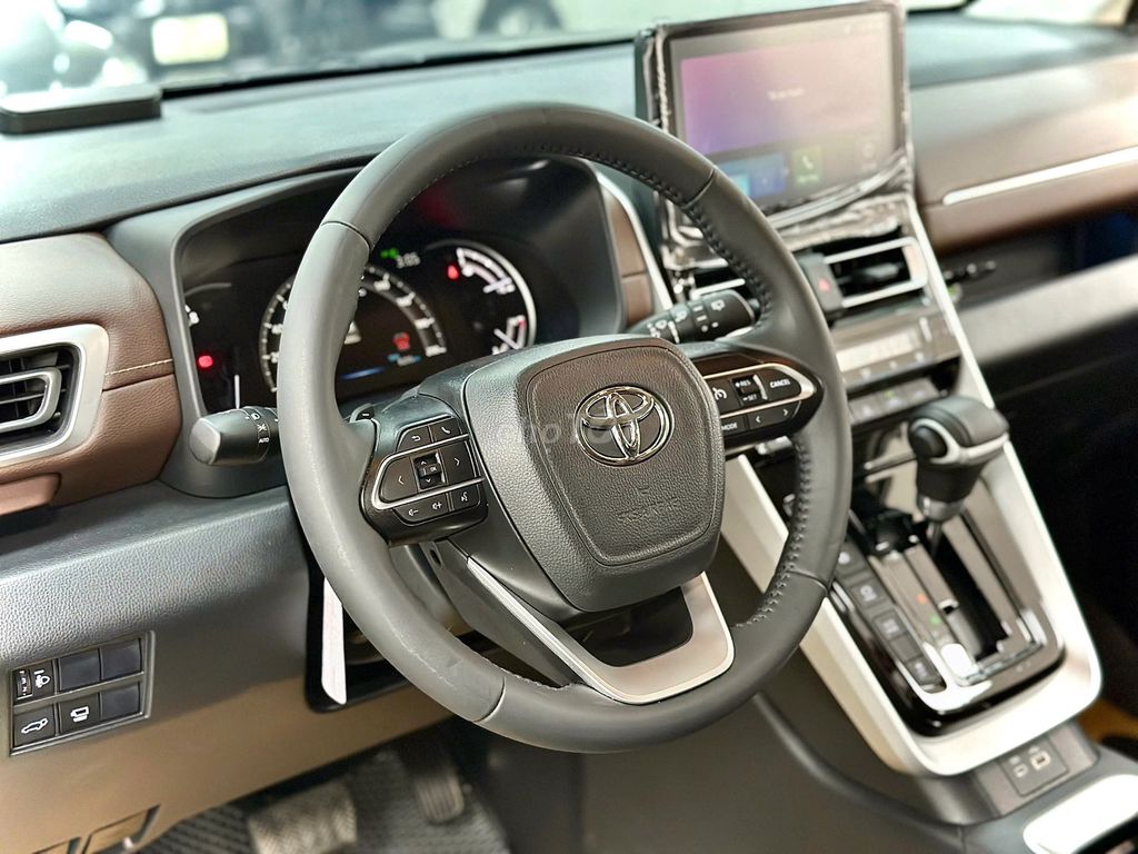 Toyota Innova Cross Model 2025  - 18000 km. Mua bán Ô tô tại Quận 12 Tp Hồ Chí Minh được đăng bởi Kim Ngân Xe Lướt hình 11
