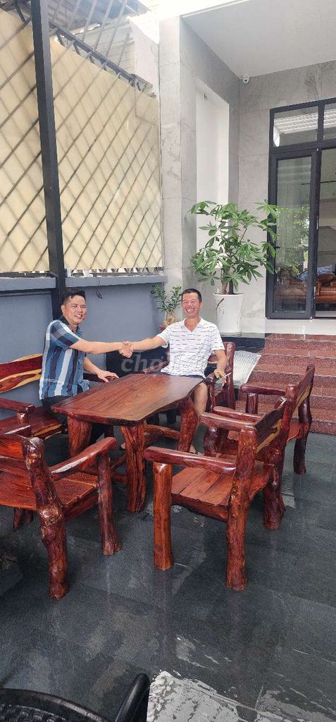 Bàn ghế gỗ cẩm cổ điển Nâu đỏ. Mua bán Bàn ghế tại Thành phố Dĩ An Bình Dương được đăng bởi Duong dinh hue hình 1