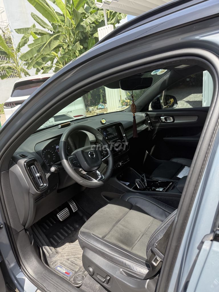 Volvo XC40 2021 R-Design - 48000 km. Mua bán Ô tô tại Quận Cẩm Lệ Đà Nẵng được đăng bởi Thanh Tâm hình 8