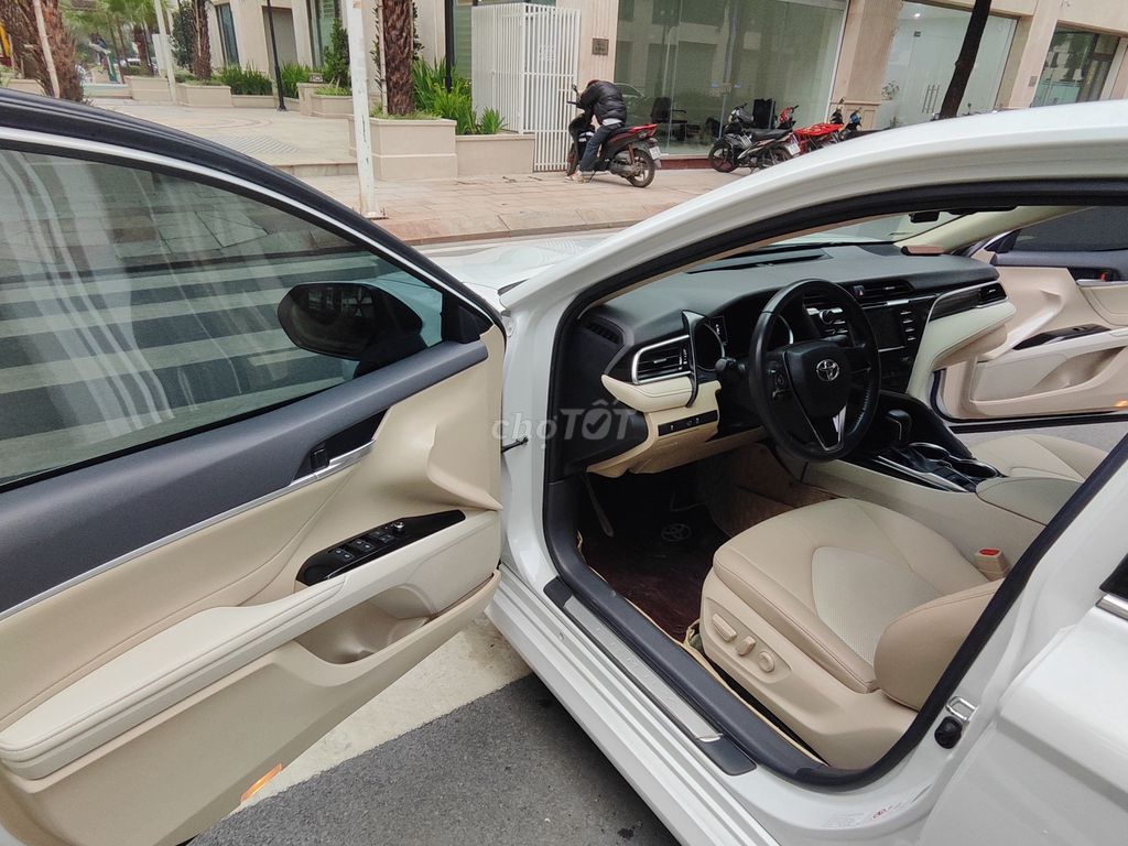 Toyota Camry 2020 2.0G,nhập khẩu chính chủ như mới