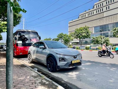 VinFast VF6 Plus Xám xi măng 11000 km