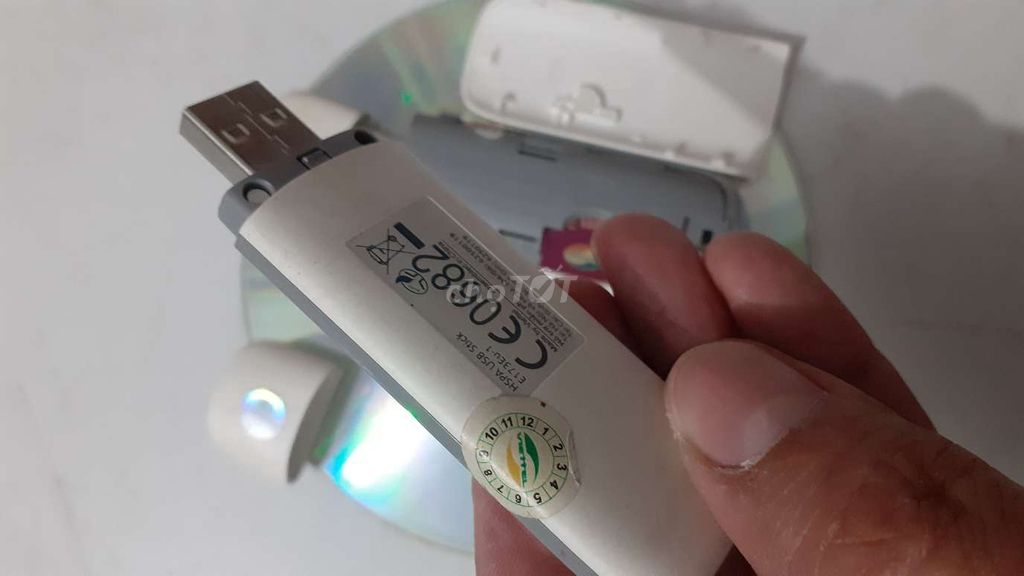 USB Dcom 3G Viettel Trắng xám. Mua bán Phụ kiện (Màn hình, Chuột...) tại Thành phố Mỹ Tho Tiền Giang được đăng bởi Huỳnh Quí hình 1