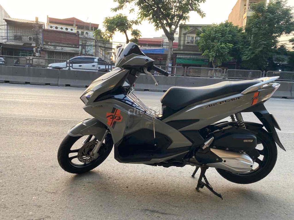 Honda Airblade chính chủ zin đẹp như hình. Mua bán Xe máy tại Quận Hồng Bàng Hải Phòng được đăng bởi Ly  hình 2