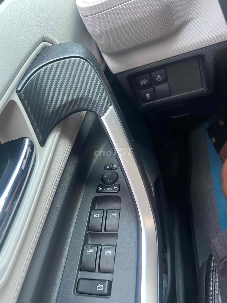 Toyota Veloz 2025 Top 20764 km Bạc. Mua bán Ô tô tại Thành phố Thủ Dầu Một Bình Dương được đăng bởi AUTO HUY HOÀNG HIỆP hình 6