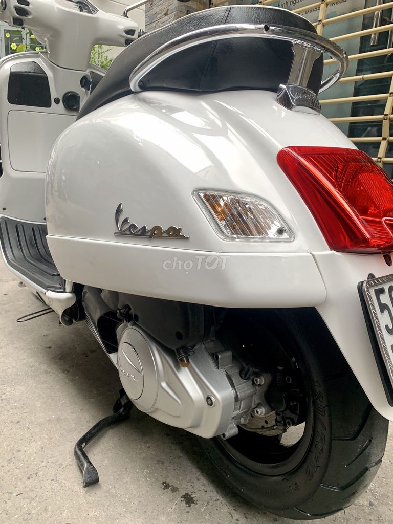 0971160988 - Vespa GTS 125ie Màu Trắng Tháng 10/2010 Xe Nhập Ý