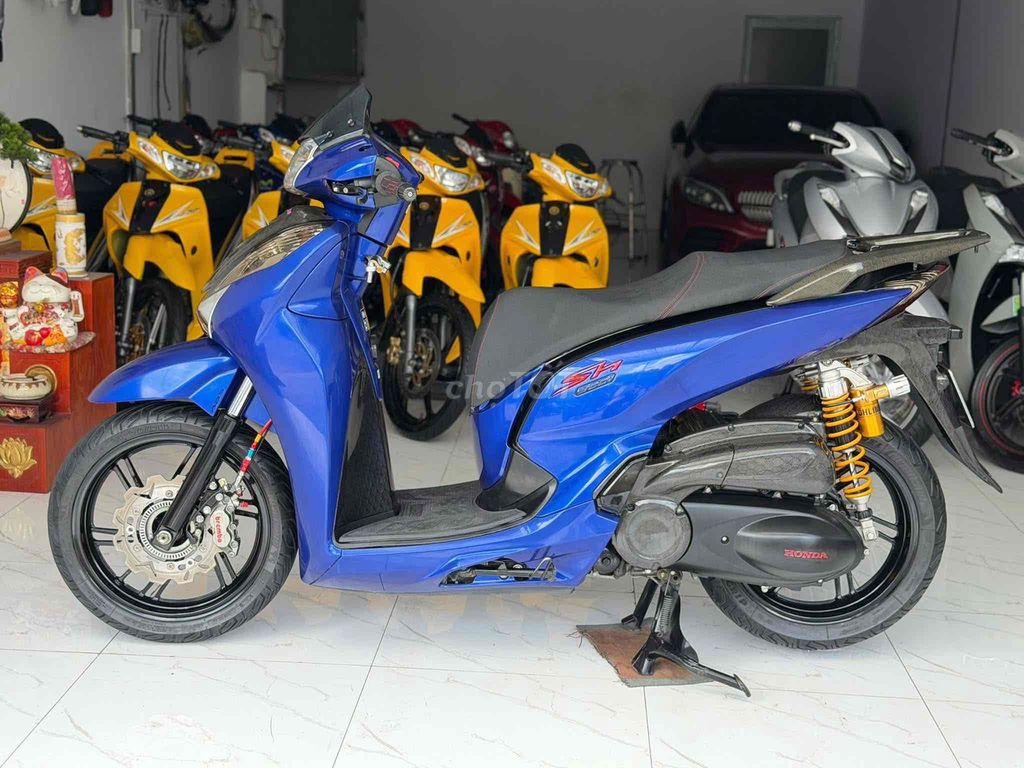 #SH300i ABS nhập ý , dkld 2017 #BSTP. Mua bán Xe máy tại Thành phố Dĩ An Bình Dương được đăng bởi Nguyễn Tuấn hình 2