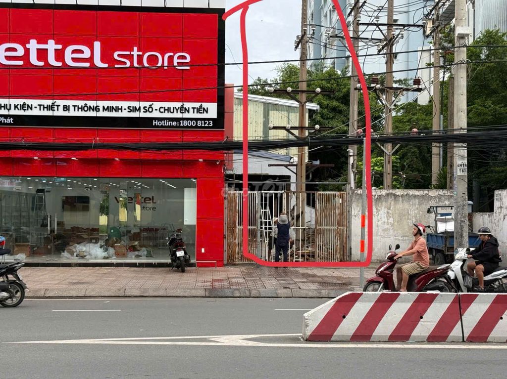 Cho thuê MB 571 Huỳnh Tấn Phát, 180 triệu, 1200m2, Q7, HCM