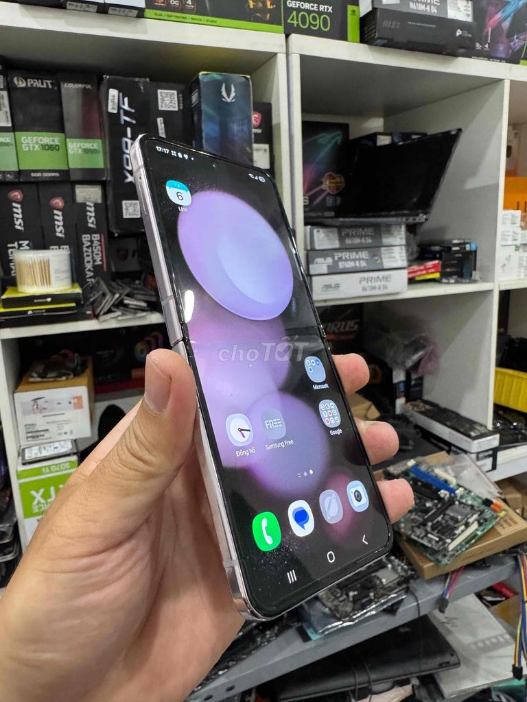 Samsung Galaxy Z Flip 5 cũ (Đẹp 99%). Mua bán Điện thoại tại Thành phố Nha Trang Khánh Hòa được đăng bởi Hiếu hình 1