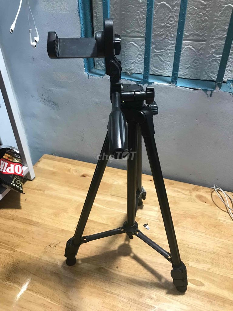 Giá đỡ điện thoại màu Đen 1m3. Mua bán Phụ kiện (Màn hình, Chuột...) tại Thành phố Thủ Đức Tp Hồ Chí Minh được đăng bởi Phạm Văn Bích hình 1