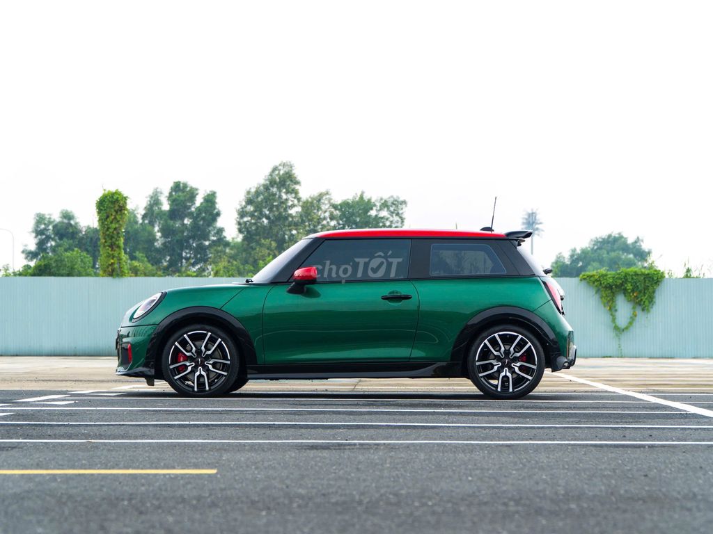 MINI John Cooper Works 2026 Зеленый 2.0 Turbo