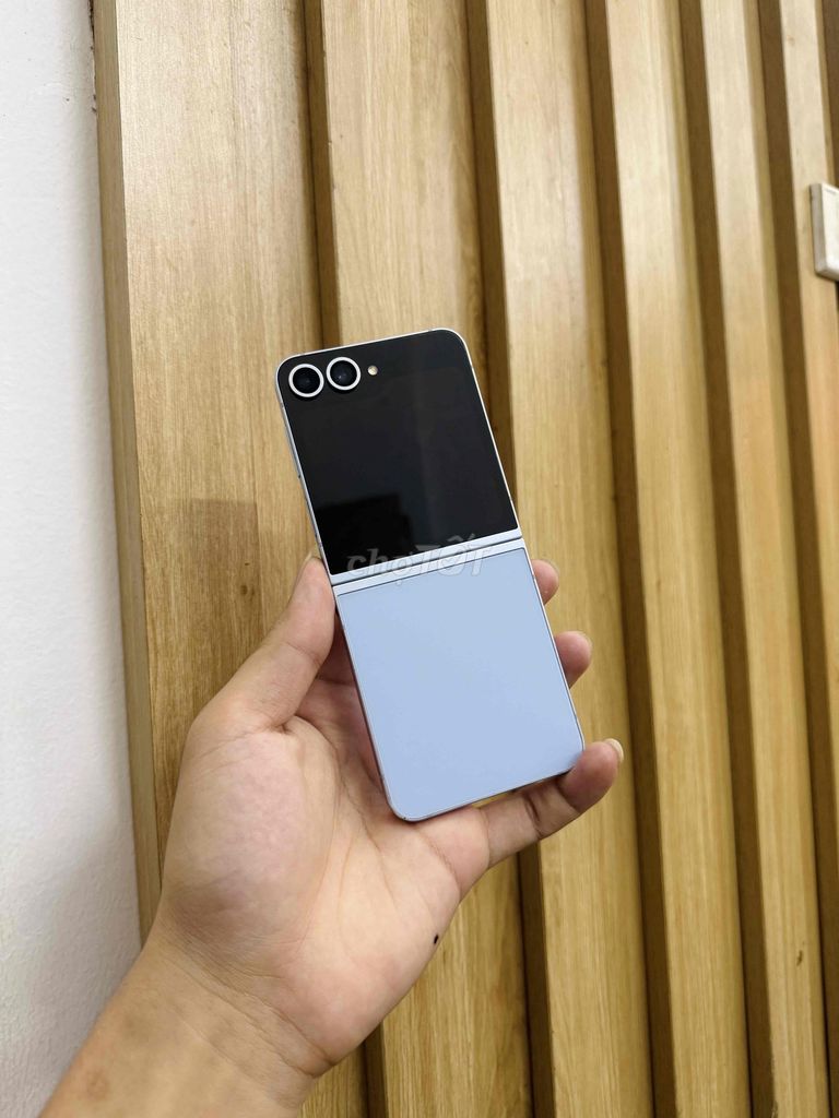 Samsung Z Flip 6 256GB Xám Điện thoại gập. Mua bán Điện thoại tại Quận Đống Đa Hà Nội được đăng bởi  Đức Mobile hình 1