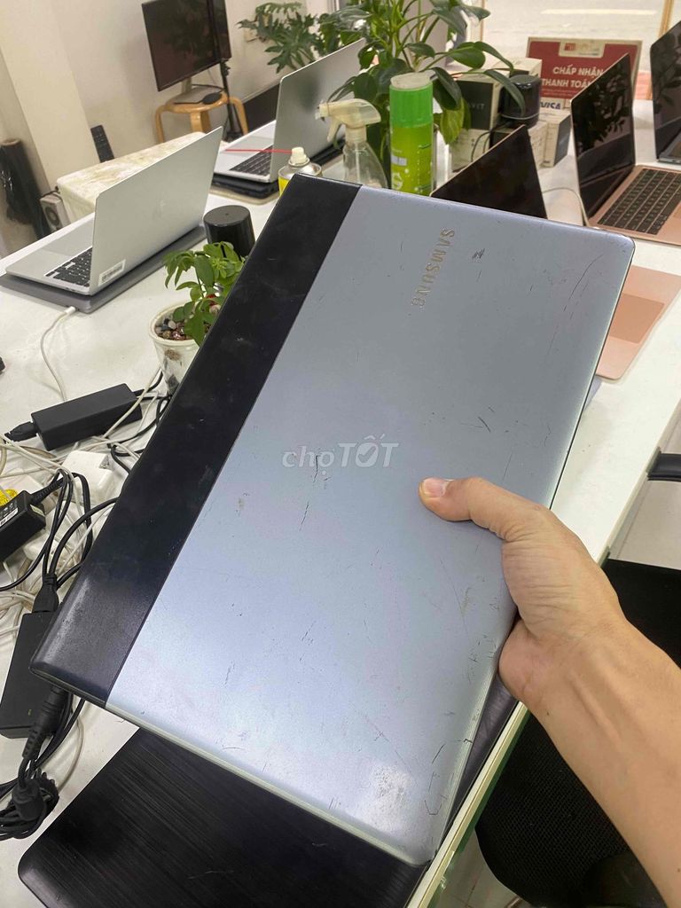Samsung NP300 Pentium B960 15.6 inch 4GB/128GB. Mua bán Laptop tại Quận Hoàng Mai Hà Nội được đăng bởi Mac98 hình 1