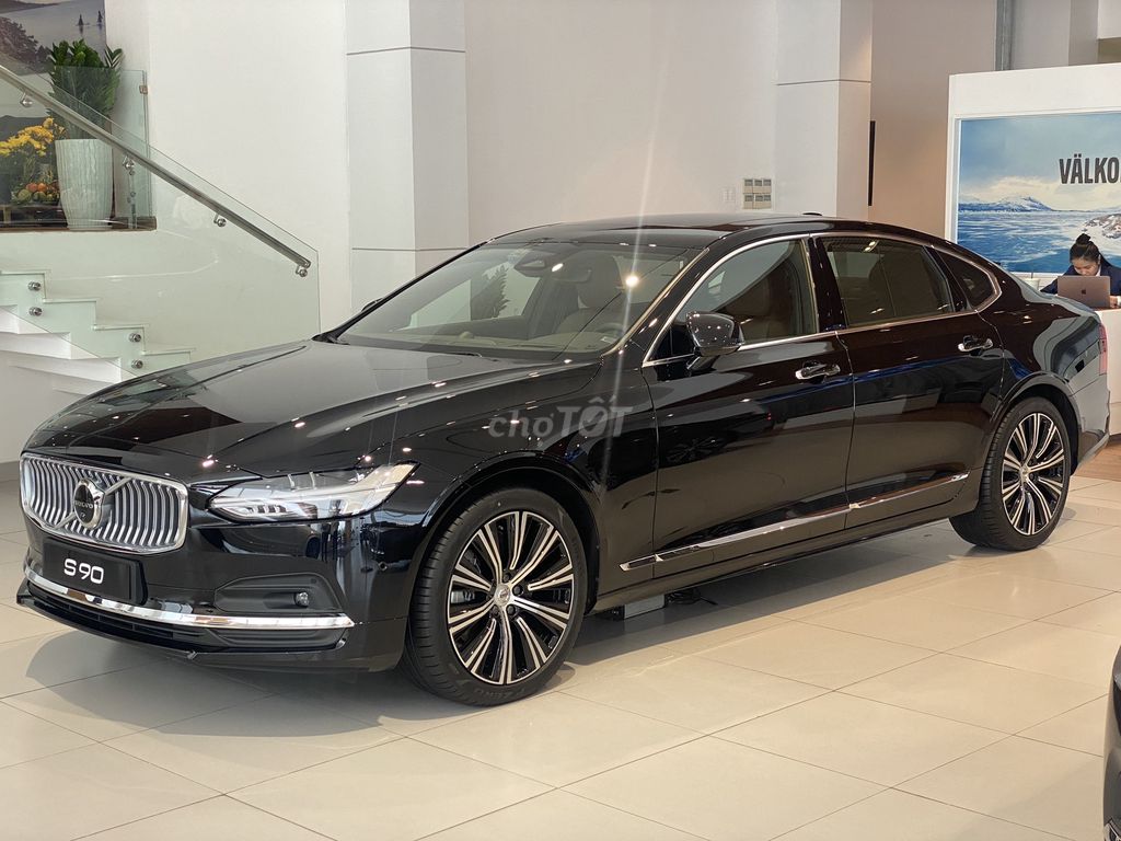 Giá xe Volvo S90 Ultimate 2024 + Tổng ưu đãi 15%