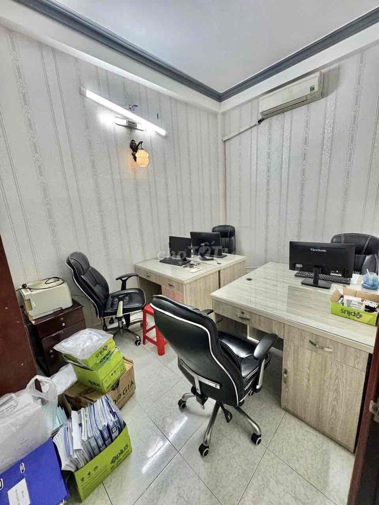 Дом 1 этаж и 3 лофта, 4 спальни, 4x16м, фасад улицы в районе Тан Киенг
