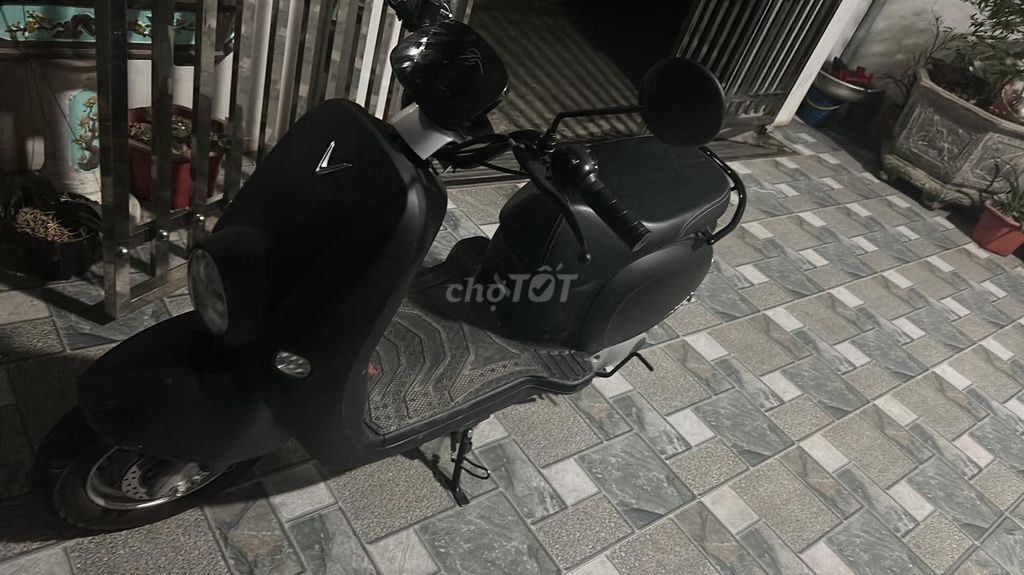 Электроскутер Vinfast Motio 50cc черный