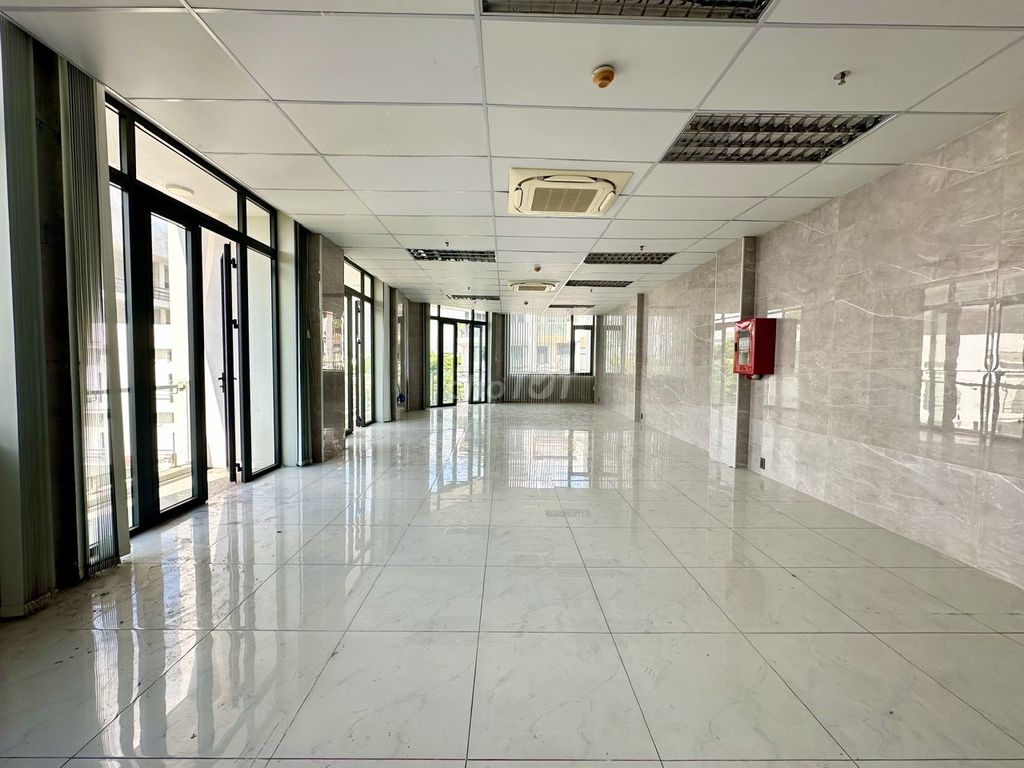 Văn phòng 65m2 ở Vạn Phúc, xuất VAT, PCCC, hầm xe có bảo vệ. Giá 13 tr