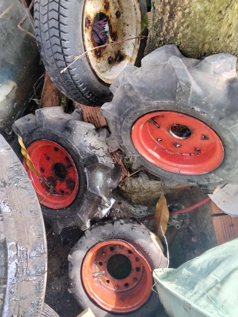 Mâm vỏ xe Kim loại Cao su Đen. Mua bán Phụ tùng xe tại Huyện Bến Lức Long An được đăng bởi Linh Lieu hình 1