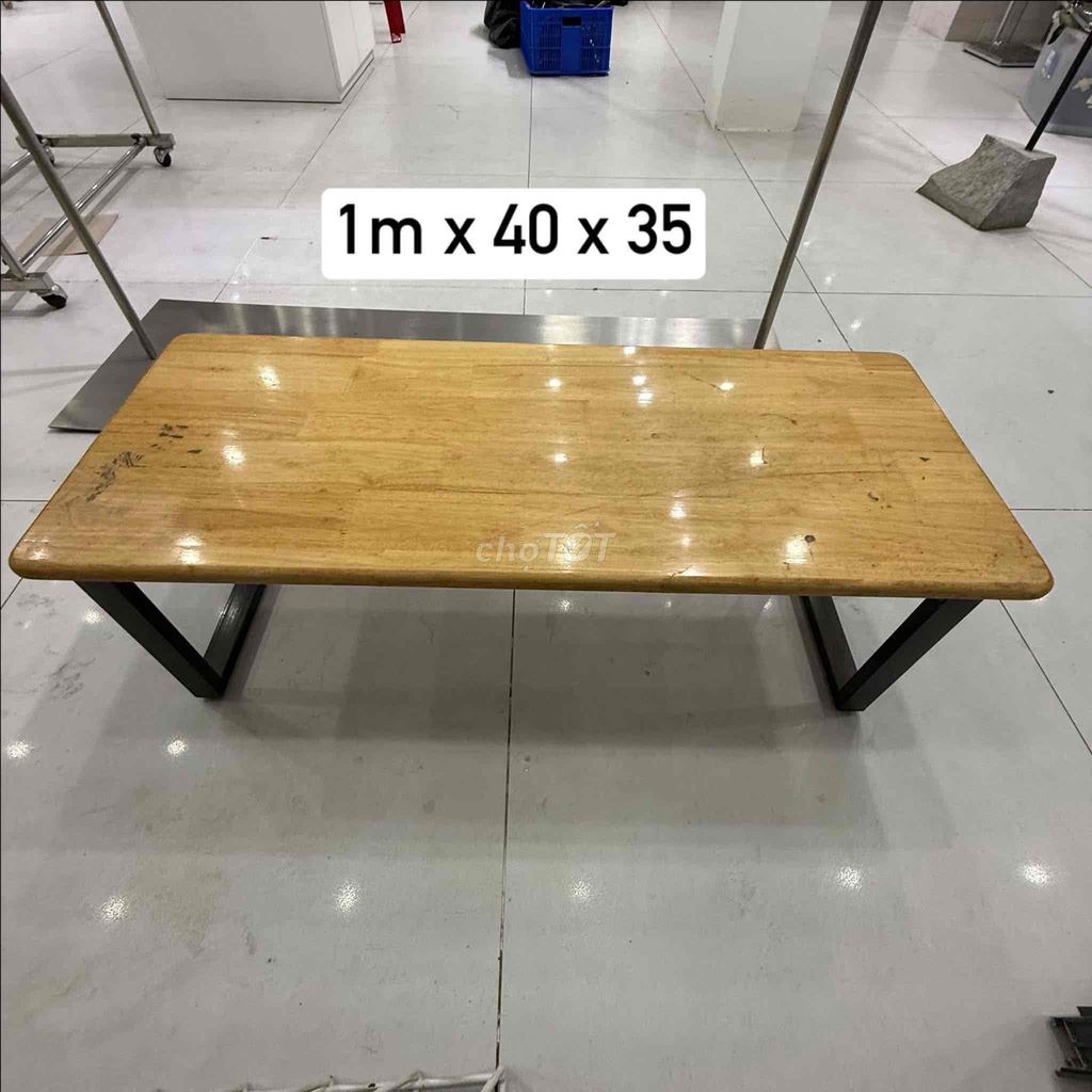 cần thanh lý kệ sắt và bàn giỏ