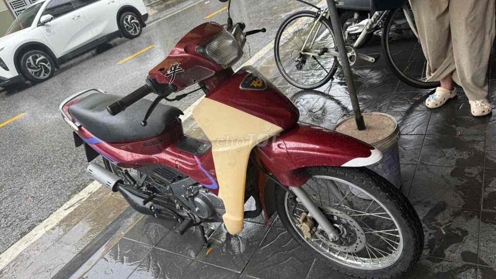 Suzuki RGV120 красный