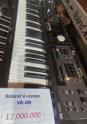 đàn keyboard để biểu diễn Roland V-Combo VR-09
