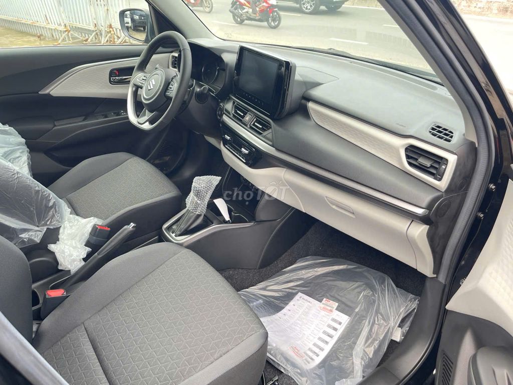 Suzuki Swift 2025 Hybrid Đen giao ngay chỉ 158 tr. Mua bán Ô tô tại Quận 3 Tp Hồ Chí Minh được đăng bởi công ty ô tô Sài Gòn đại lý ô tô Su zu ki chính hãng hình 5