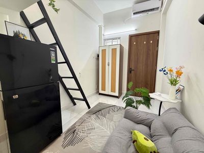 gần công viên làng hoa