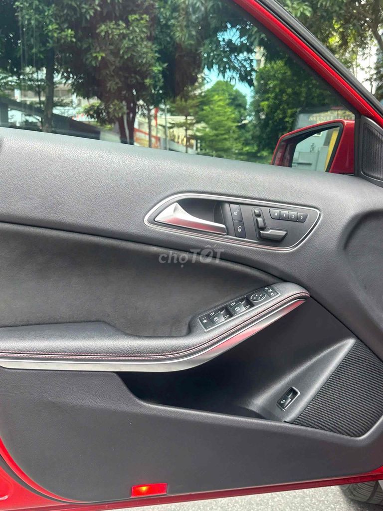 Mercedes Benz GLA250 AMG 4Matic sx 2016 màu đỏ. Mua bán Ô tô tại Quận Cầu Giấy Hà Nội được đăng bởi Cao Quý hình 7
