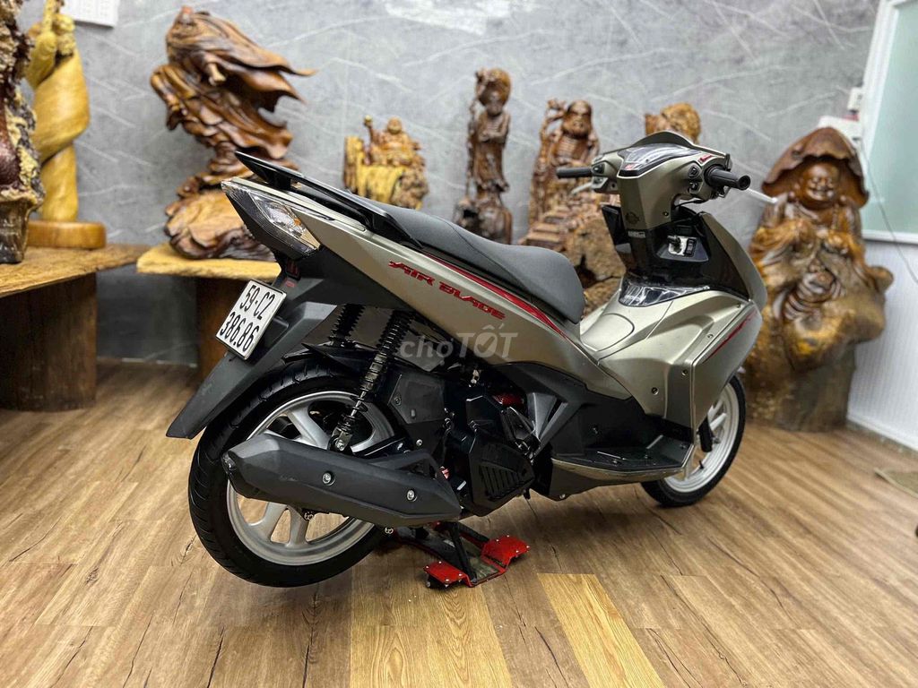 Honda Air Blade с ПТС на руках, мотор мощный и тихий