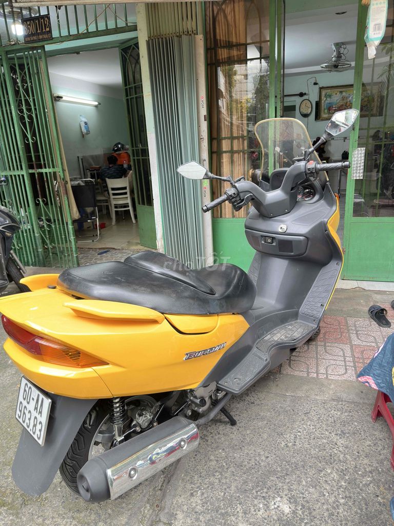 Скутер Suzuki Burgman желтый