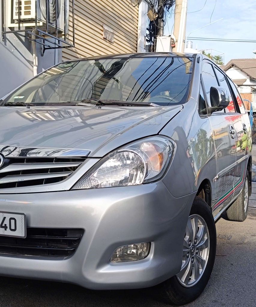 TOYOTA INNOVA 2011 G