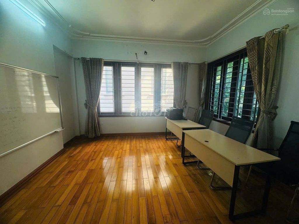 Дом целиком в переулке 68 Каугеай, 65 м² x 5 этажей, гараж