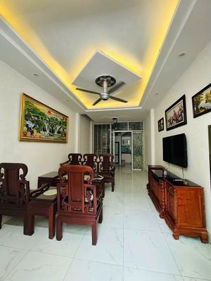 Townhouse 36 m² · 3 bed · Phố Nguyễn Văn Cừ