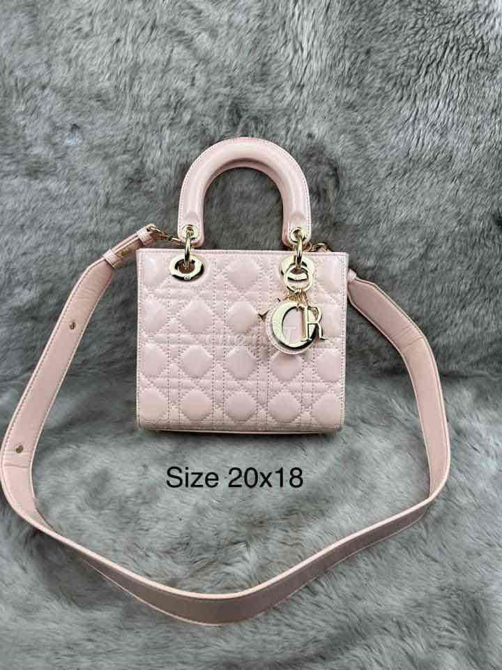 Đeo chéo DIOR size 20x18 màu hồng quá xinh