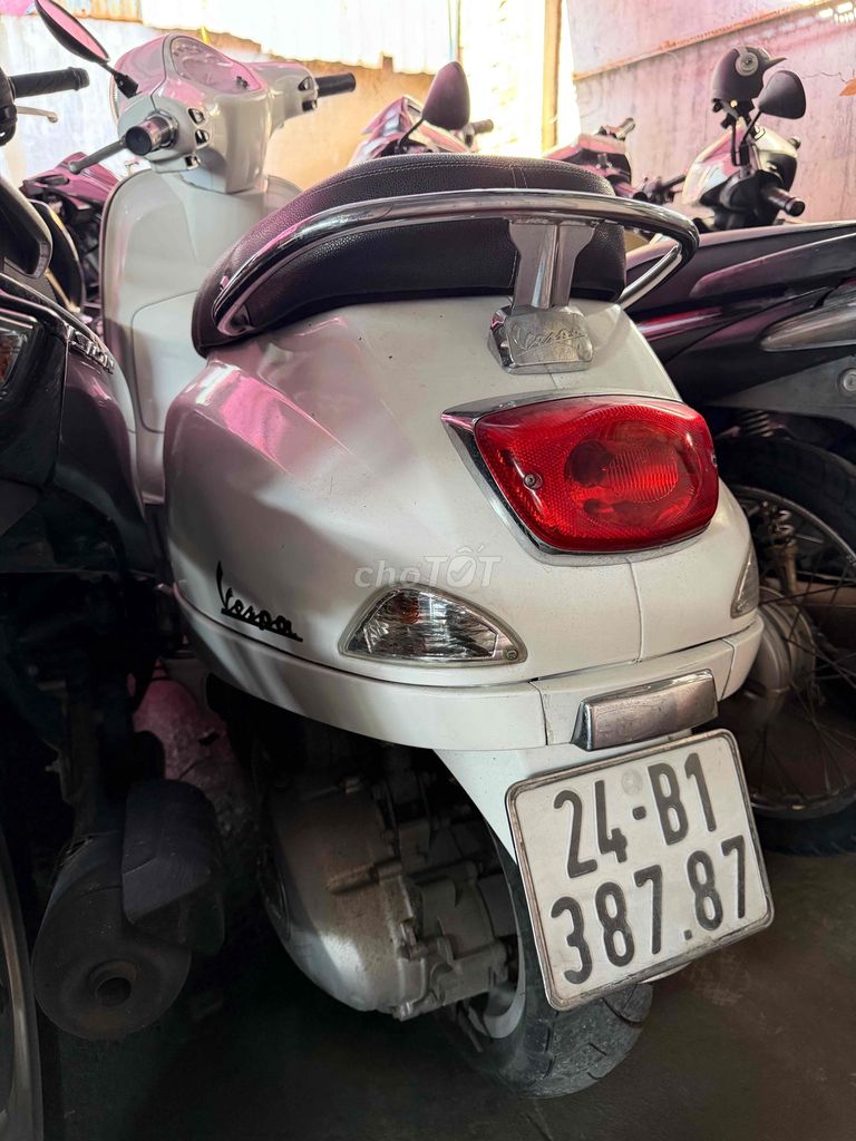 Piaggio Vespa LX FI 125 куб. см 2013. Красивый автомобильный двигатель