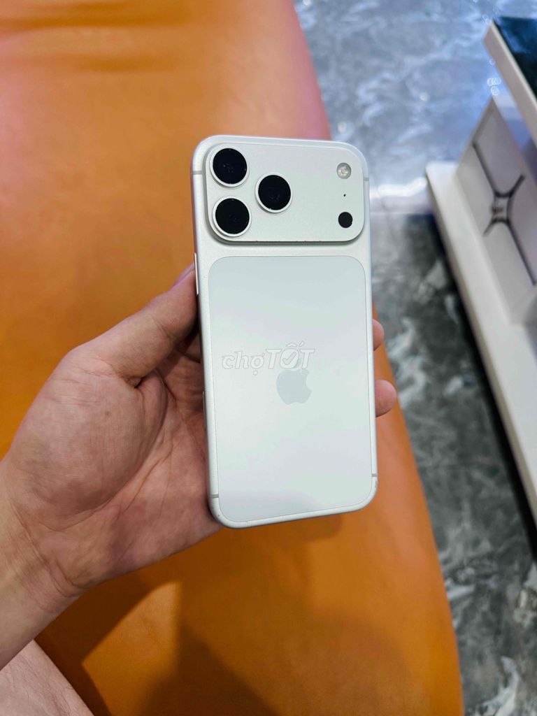 Apple iPhone 17 Pro Max 256GB Bạc 98%. Mua bán Điện thoại tại Huyện Quốc Oai Hà Nội được đăng bởi Nguyễn Xuân Hùng hình 1