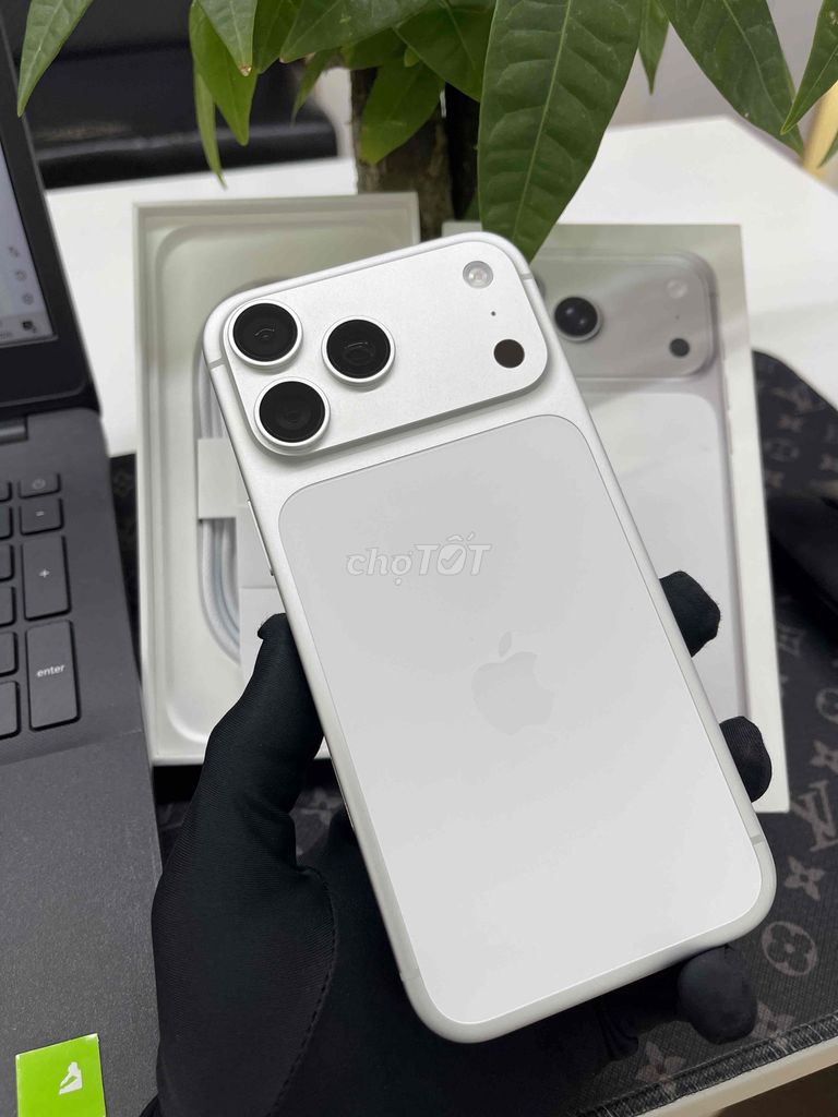 iPhone 17 Pro Max 256GB Bạc. MÁY QUỐC TẾ MỸ 99%. Mua bán Điện thoại tại Thành phố Biên Hòa Đồng Nai được đăng bởi DT MOBILE BIÊN HOÀ hình 1