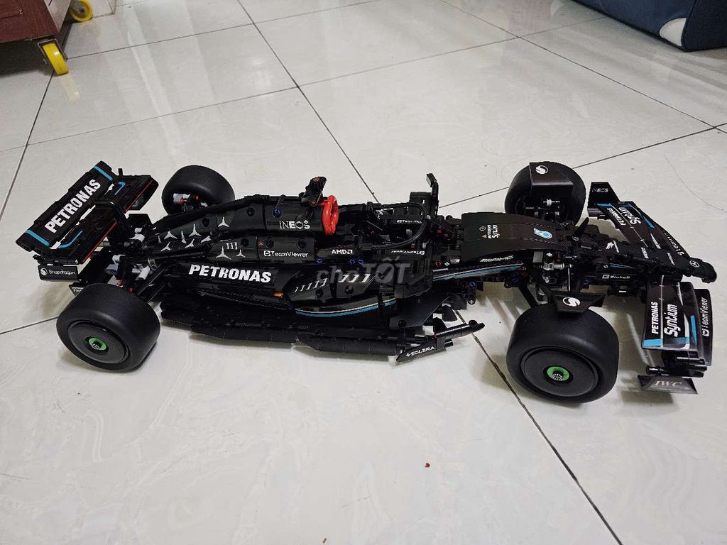 Mercedes AMG F1 tỉ lệ 1:8