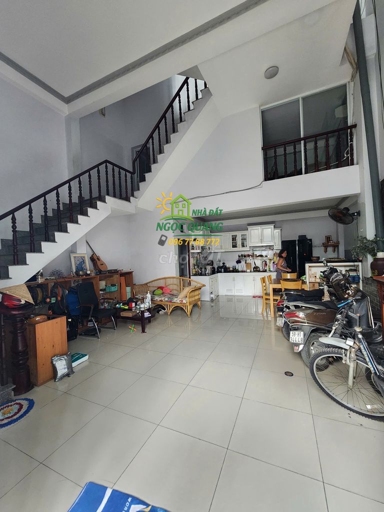 NHÀ ĐƯỜNG PHAN VĂN HỚN, NGANG 6,3X9m, 3 TẦNG 1 LỬNG, SHR