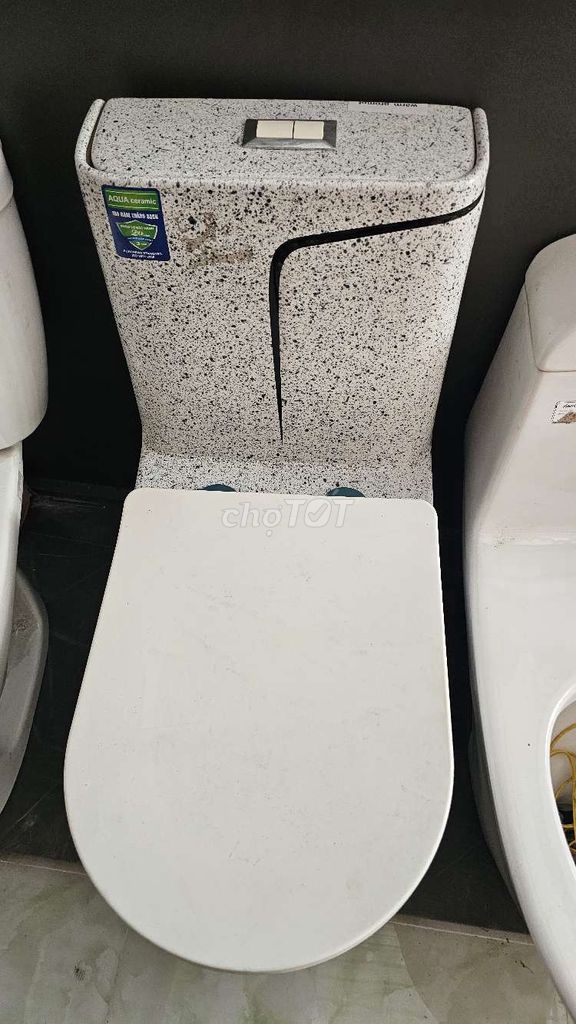 Bồn cầu liền khối Trắng mè đen. Mua bán Thiết bị vệ sinh, nhà tắm tại Quận Cái Răng Cần Thơ được đăng bởi  Tuấn hình 1