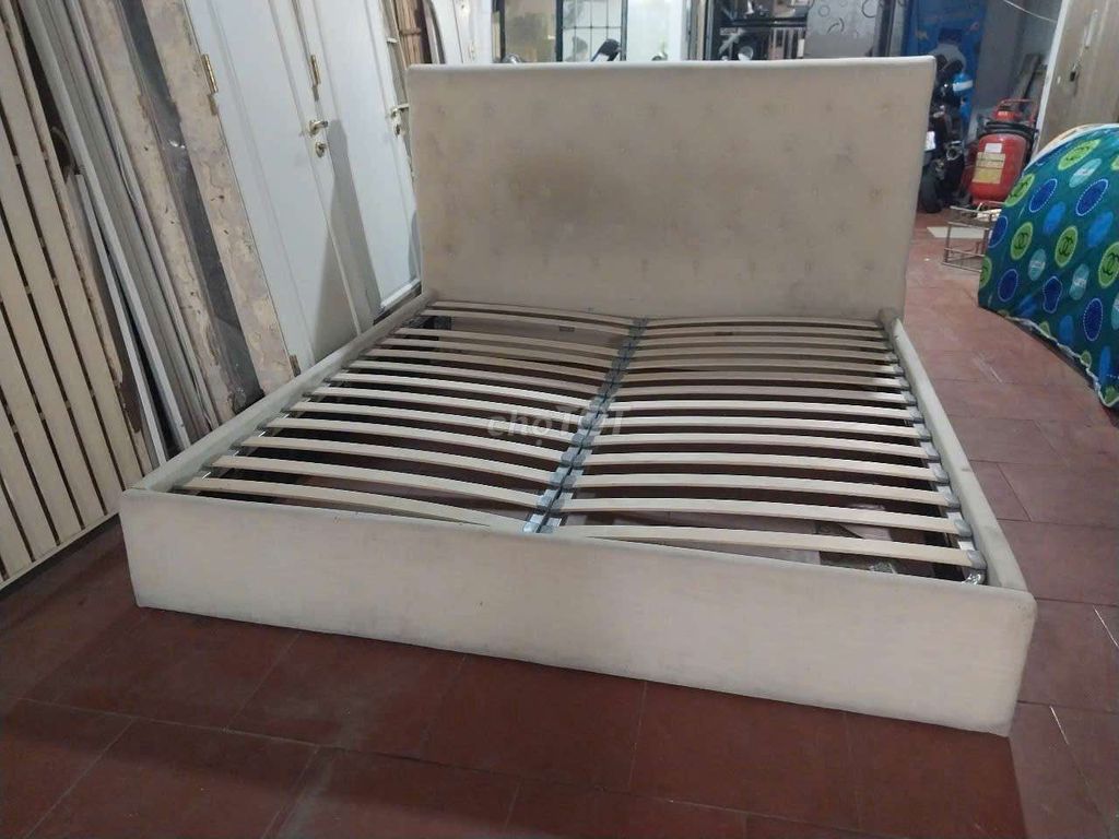 Giường ngủ 1.8m x 2m Kiểu Hàn Quốc Kem. Mua bán Giường, chăn ga gối nệm tại Quận Bình Thạnh Tp Hồ Chí Minh được đăng bởi Hàng thanh lý  hình 1