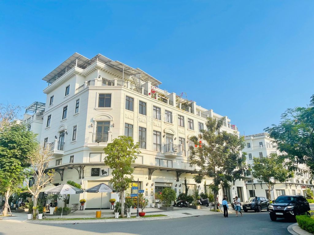СДАЕТСЯ В АРЕНДУ МАГАЗИН Lakeview City, DT 5x20 м, цена 35 миллионов долларов, с лифтом