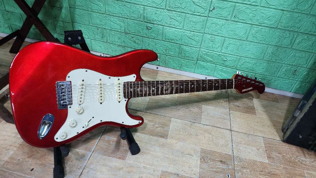 Thanh lý guitar điện bãi Nhật cho người mới học.