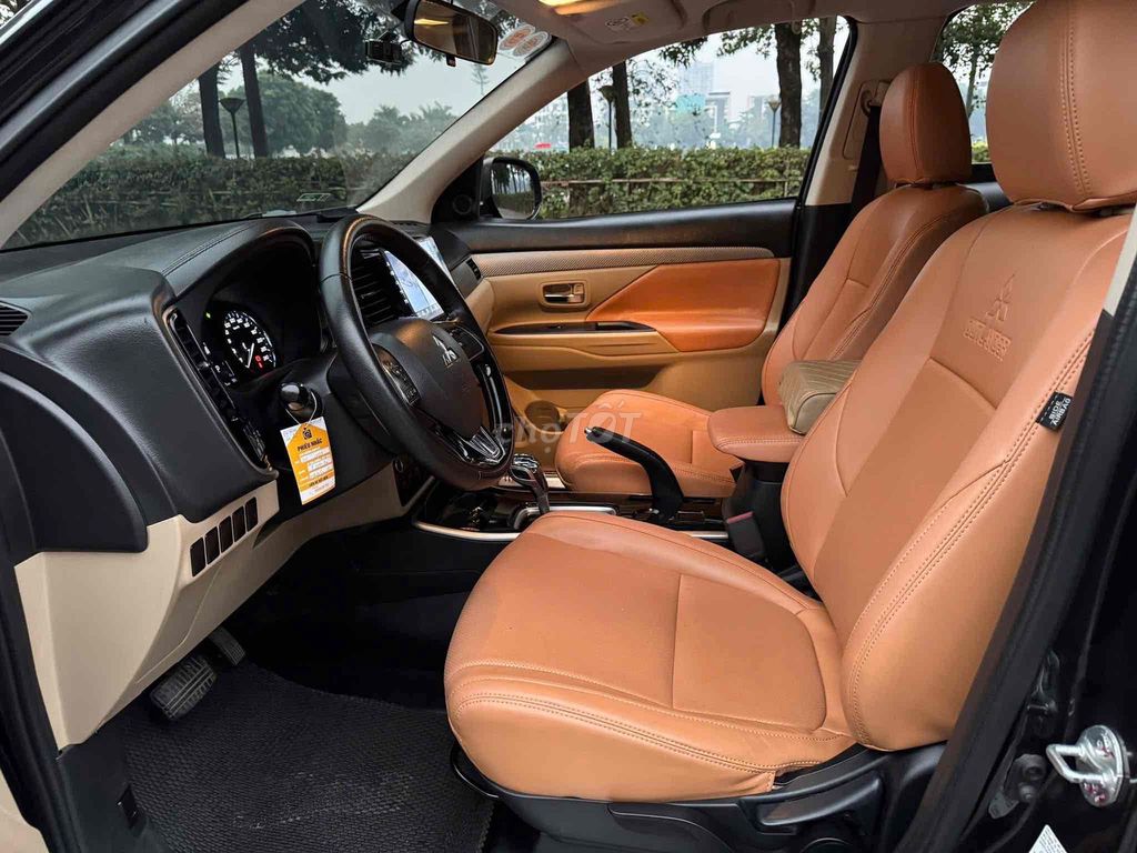 Mitsubishi Outlander 2018 CVT 80000 km. Mua bán Ô tô tại Quận Cầu Giấy Hà Nội được đăng bởi TRUNG HIẾU AUTO hình 12