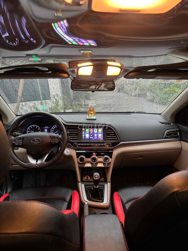 Hyundai Elantra механический бензин черный