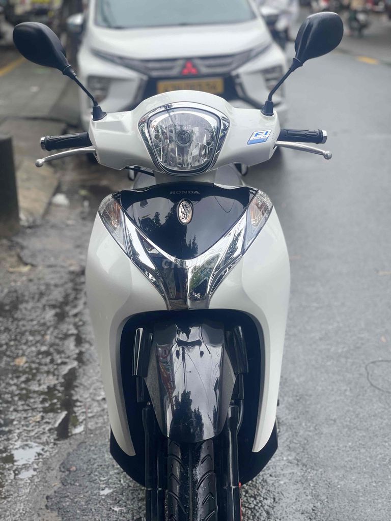 Honda SH Mode 2018 Trắng Đen 12.000 km. Mua bán Xe máy tại Quận Thanh Khê Đà Nẵng được đăng bởi Song Vo hình 6