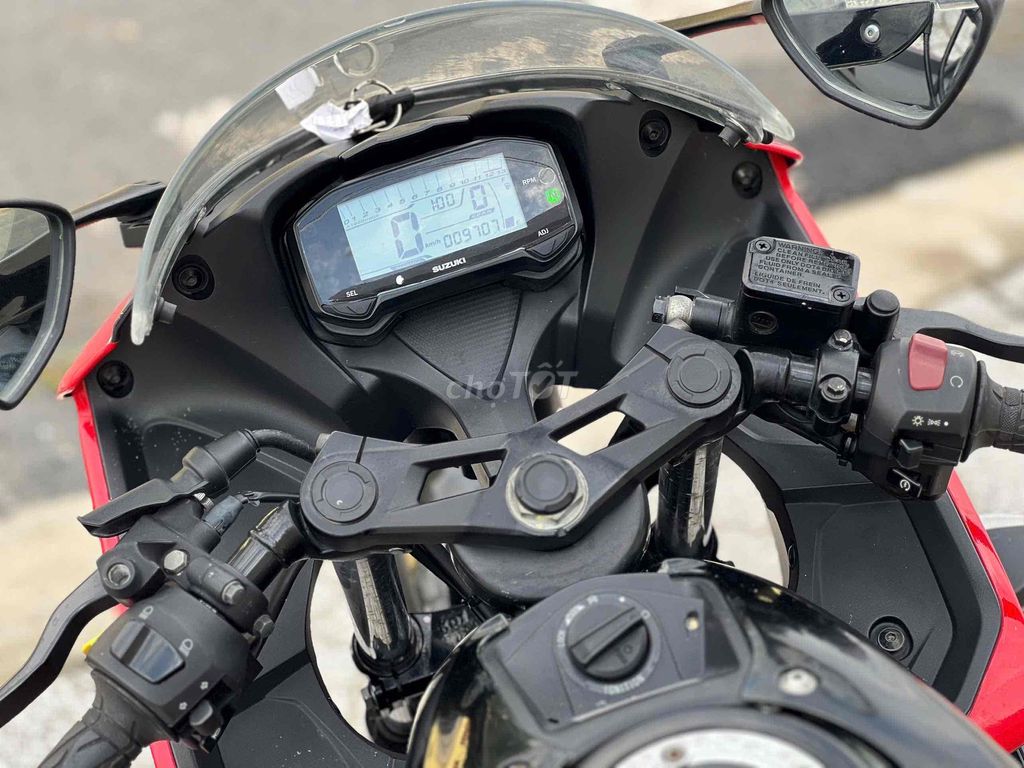 Suzuki GSX-R150 xe rất đẹp chạy lướt odo 9000km. Mua bán Xe máy tại Quận Ninh Kiều Cần Thơ được đăng bởi Cửa Hàng Xe máy Tân Lập Hưng hình 6