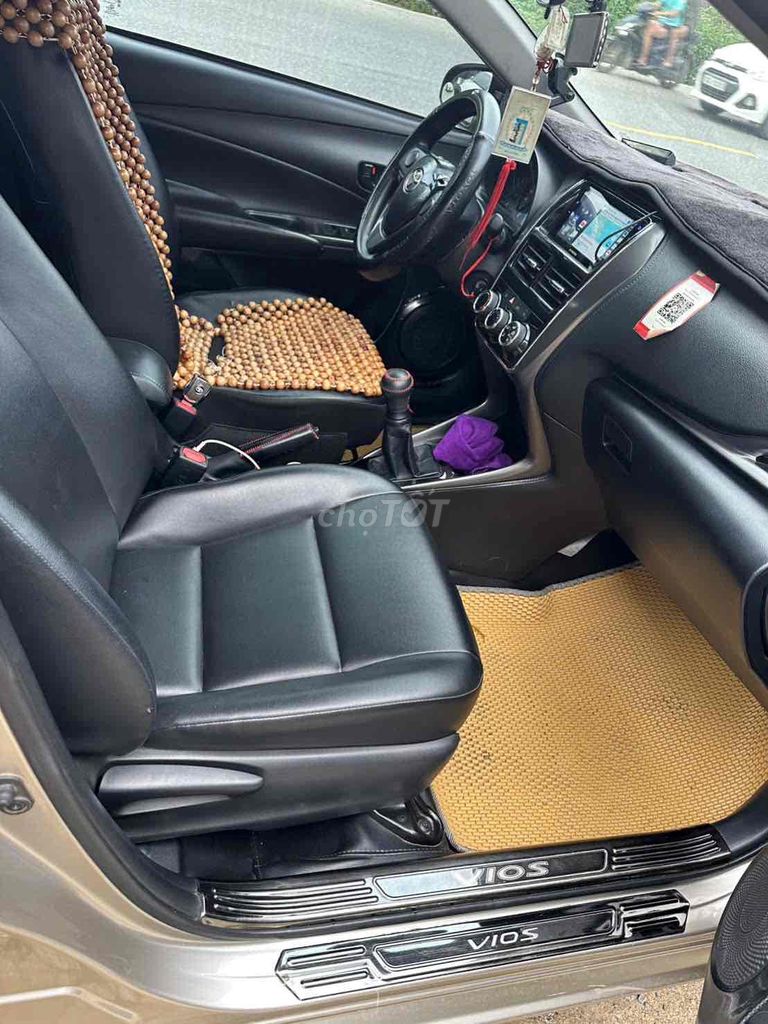 Toyota Vios 2024, механическая коробка передач, золотистый песок